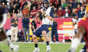 LOS ANGELES, CA - OCTOBER 27: Cal (7) Davis Webb (QB) throws a pass during an NCAA football game between the California Golden Bears and the USC Trojans on October 27, 2016, at the Los Angeles Memorial Coliseum in Los Angeles, CA. (Photo by Brian Rothmuller/Icon Sportswire)