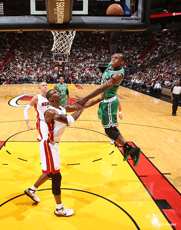 rajon-rondo-dunk-bosh1