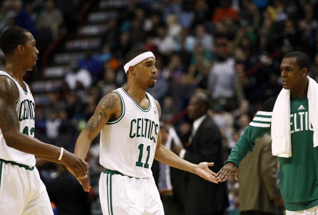 courtney lee on the court in home whites