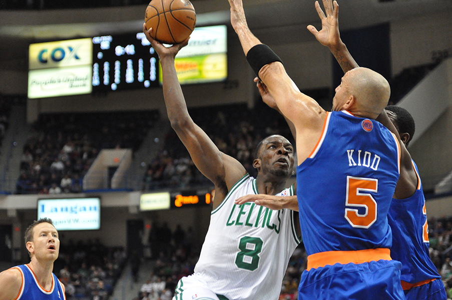 Jeff Green dunks on Knicks