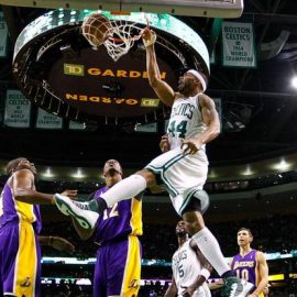 wilcox dunks on Lakers