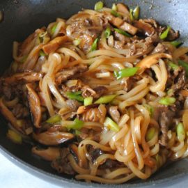 Stir-fry-Sukiyaki-Udon-prep