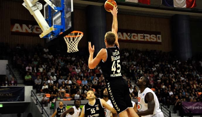 colton iverson besiktas 4