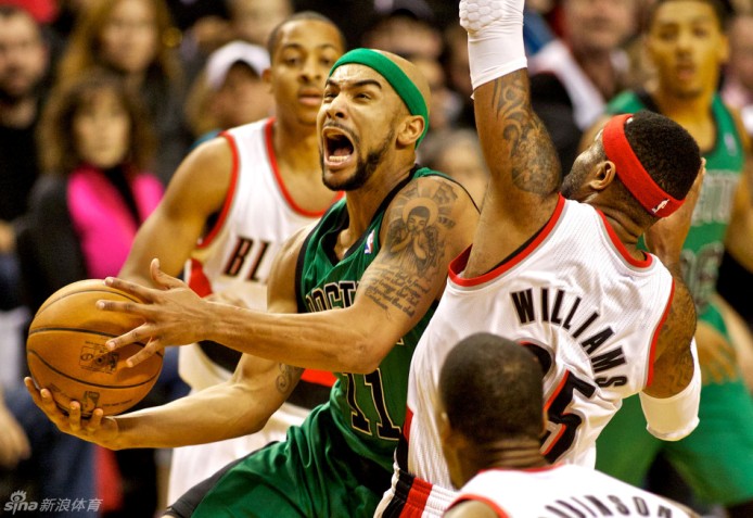 Jan 11, 2014; Portland, OR, USA; Boston Celtics point guard Jerryd Bayless (11) shoots over Portland Trail Blazers point guard Mo Williams (25) at the Moda Center. Mandatory Credit: Craig Mitchelldyer-USA TODAY Sports