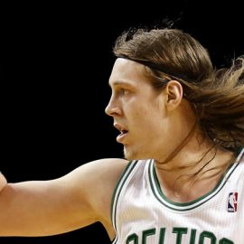 olynyk vs hawks