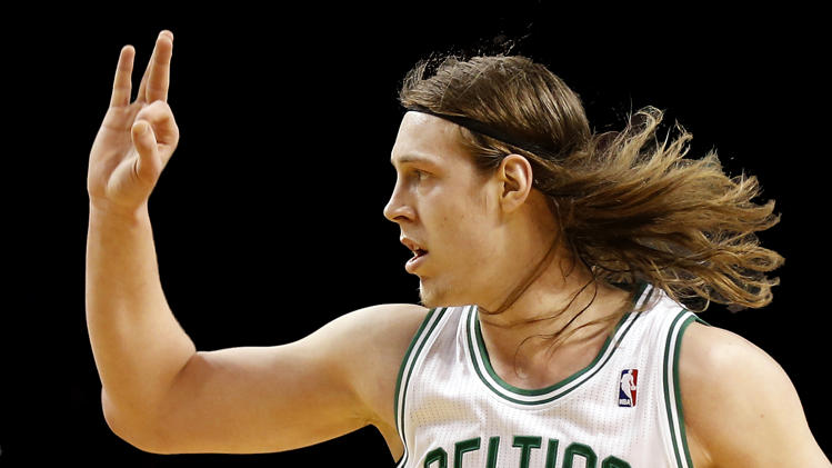 olynyk vs hawks