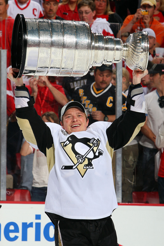 09514ee71f1ce3880af42c99db3eb20f-getty-88035039mh079_stanley_cup_f