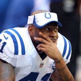 Antoine Bethea watches preseason loss - Brian Spurlock
      USATS