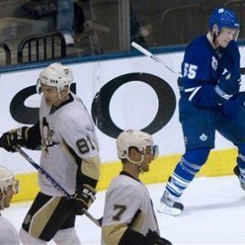 capt.446249e1b4b647ff9d04c158d26e83e3.penguins_maple_leafs_hockey_cfwy109