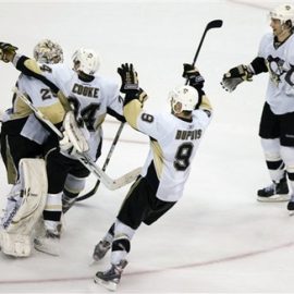 capt.54475233366e43eeaa9a2cc926a7d24c.penguins_capitals_hockey_vzn108