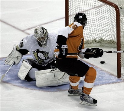 capt.5e71fcd9e0404799945ee5065cedbcac.penguins_flyers_hockey_patm107