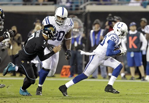 Darius_Butler_chased_by_Henne_AP_Photo_John_Raoux