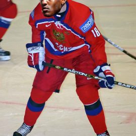 Evgeni_Malkin_mike_wallace_metallurg_magnitogorsk