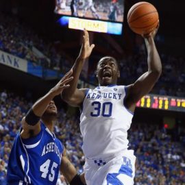 hi-res-187420878-julius-randle-of-the-kentucky-wildcats-shoots-the-ball_crop_north