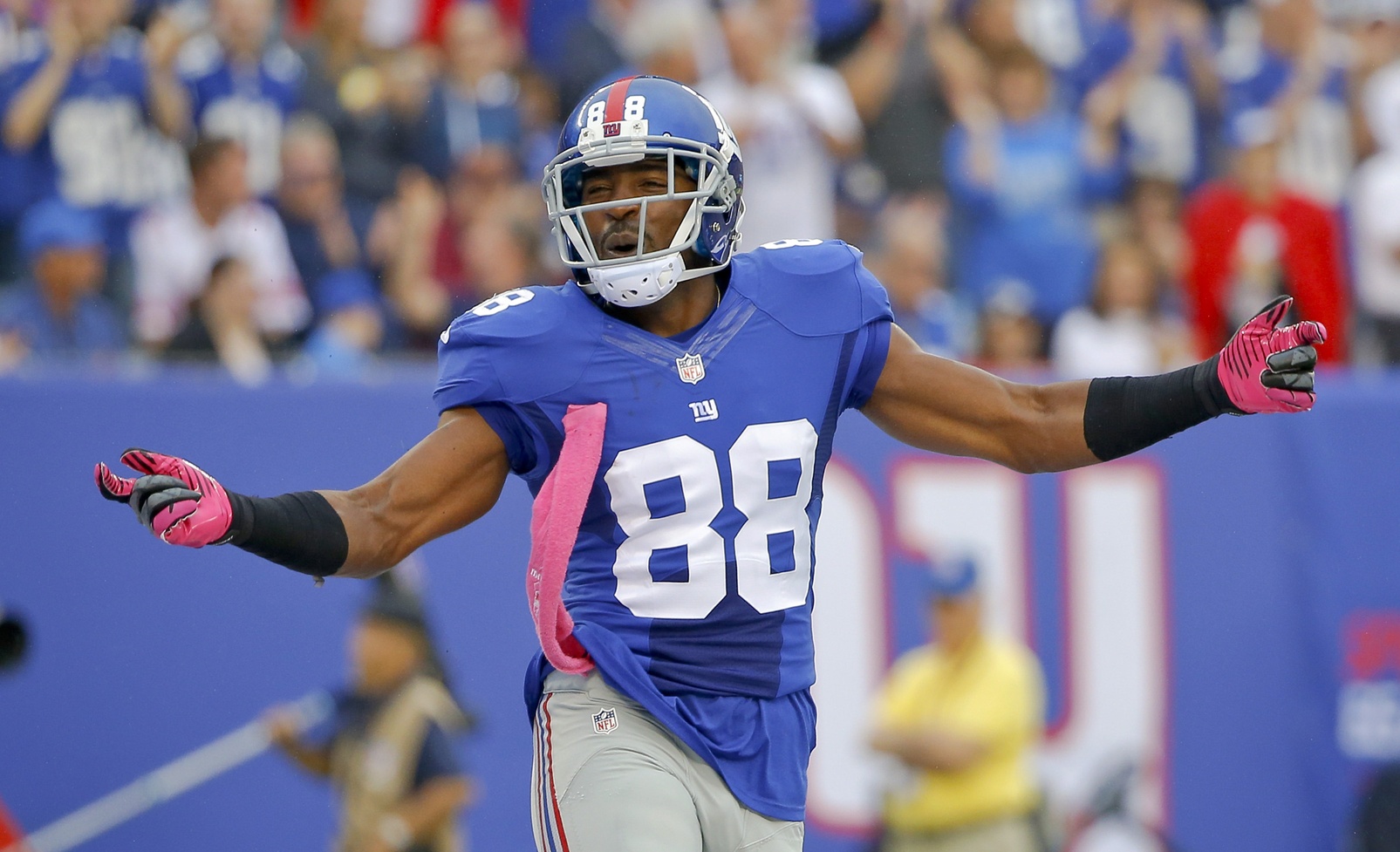 Oct 6, 2013; East Rutherford, NJ, USA; New York Giants wide receiver Hakeem Nicks (88) celebrates a pass reception during the first half against the Philadelphia Eagles at MetLife Stadium. Mandatory Credit: Jim O'Connor-USA TODAY Sports