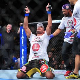 antonio rogerio nogueira celebrates win over rashad      evans