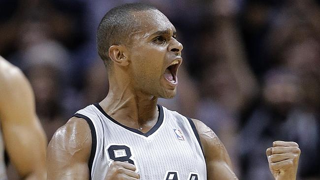 Patty Mills, Jeff Ayres