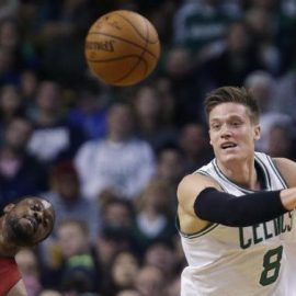 Jonas Jerebko, Henry Walker