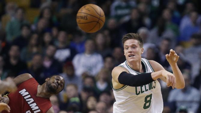 Jonas Jerebko, Henry Walker