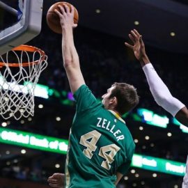 zeller dunks on Noel