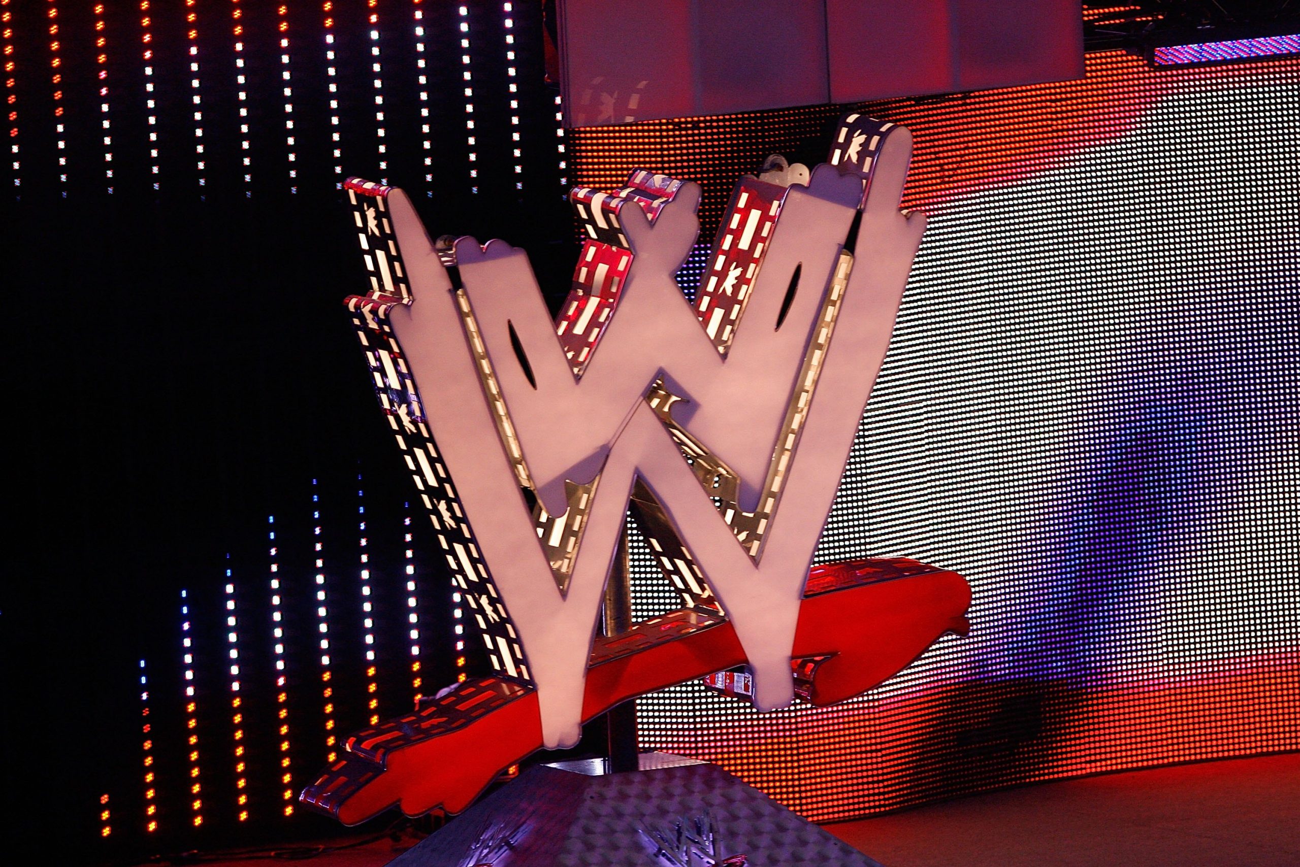 Jeremy Piven Hosts WWE's "Monday Night Raw" At Mohegan Sun Arena