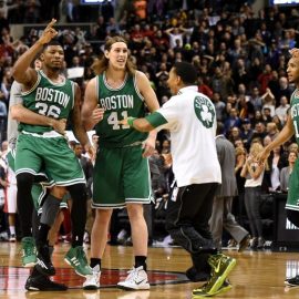 evan-turner-marcus-smart-kelly-olynyk-nba-boston-celtics-toronto-raptors-850x560