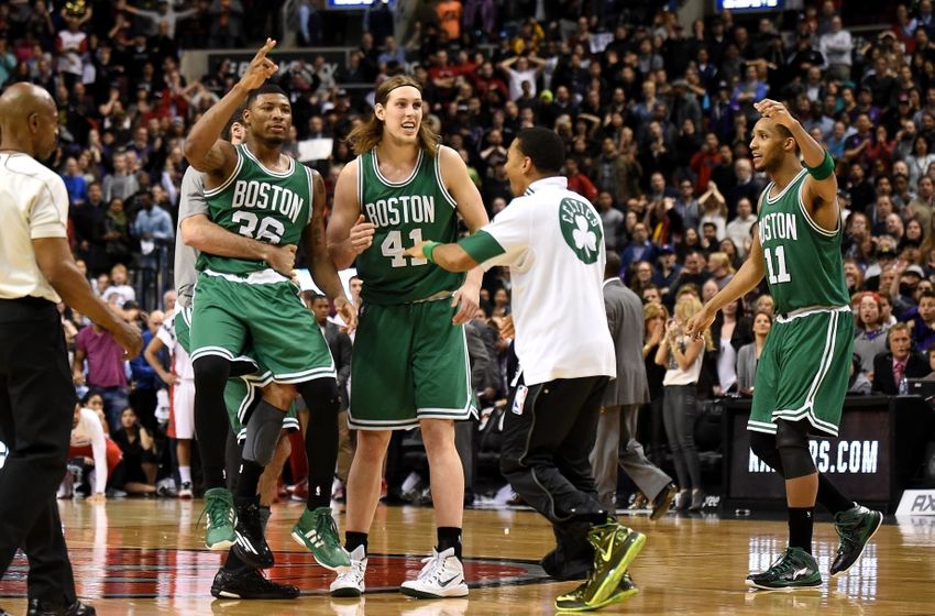 evan-turner-marcus-smart-kelly-olynyk-nba-boston-celtics-toronto-raptors-850x560