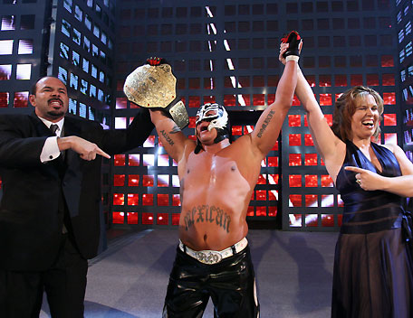 rey-mysterio-celebration-1491170