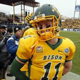 carson-wentz-ncaa-football-fcs-championship-jacksonville-state-vs-north-dakota-state-2-850x560