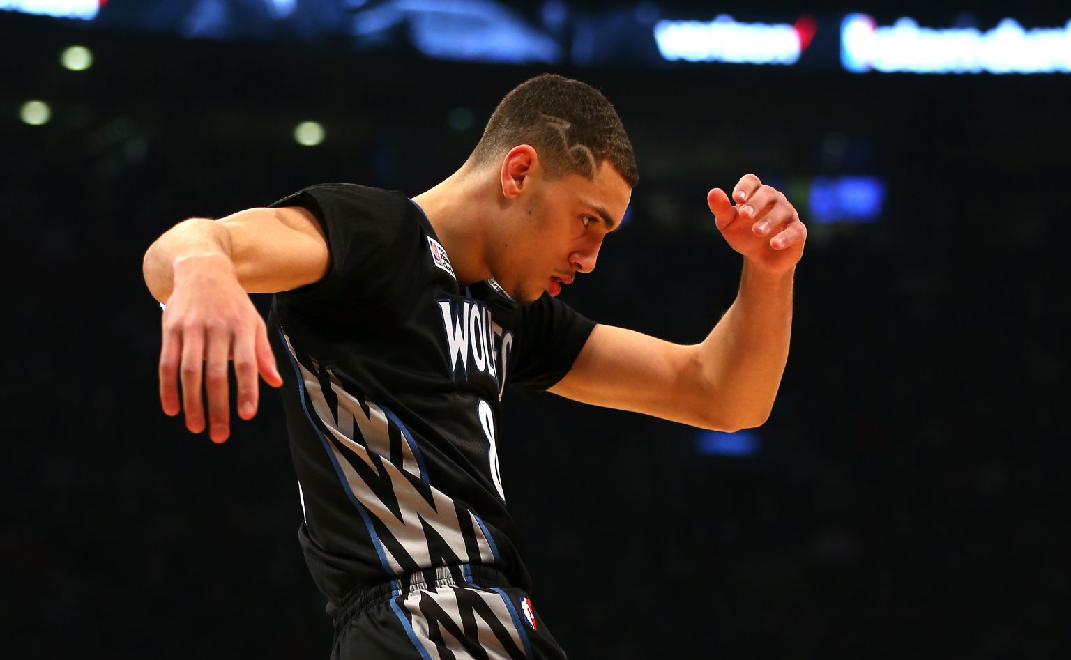 Watch Zach LaVine performs ridiculous 360 dunk from the freethrow