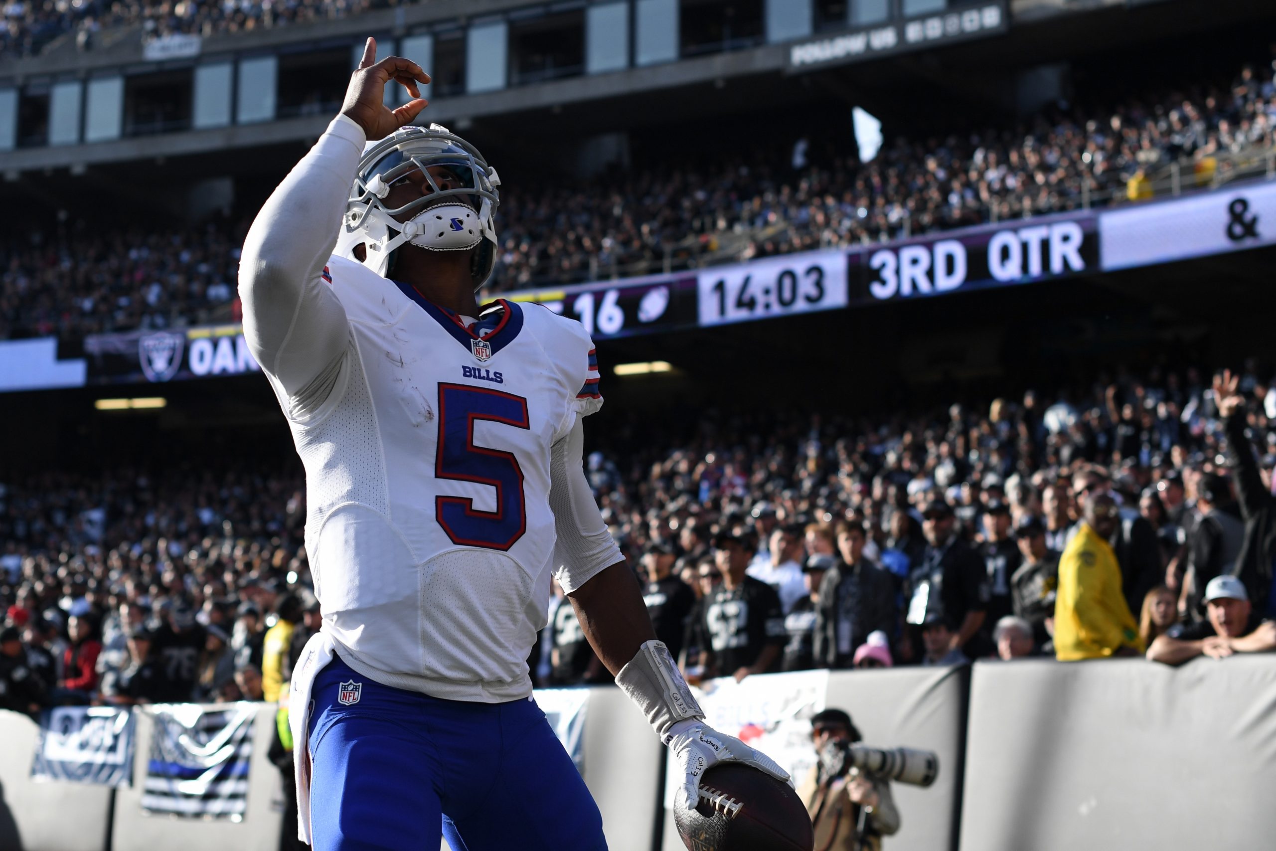 Buffalo Bills v Oakland Raiders