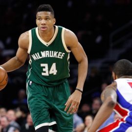 9214061-marcus-morris-giannis-antetokounmpo-nba-milwaukee-bucks-detroit-pistons-850x560