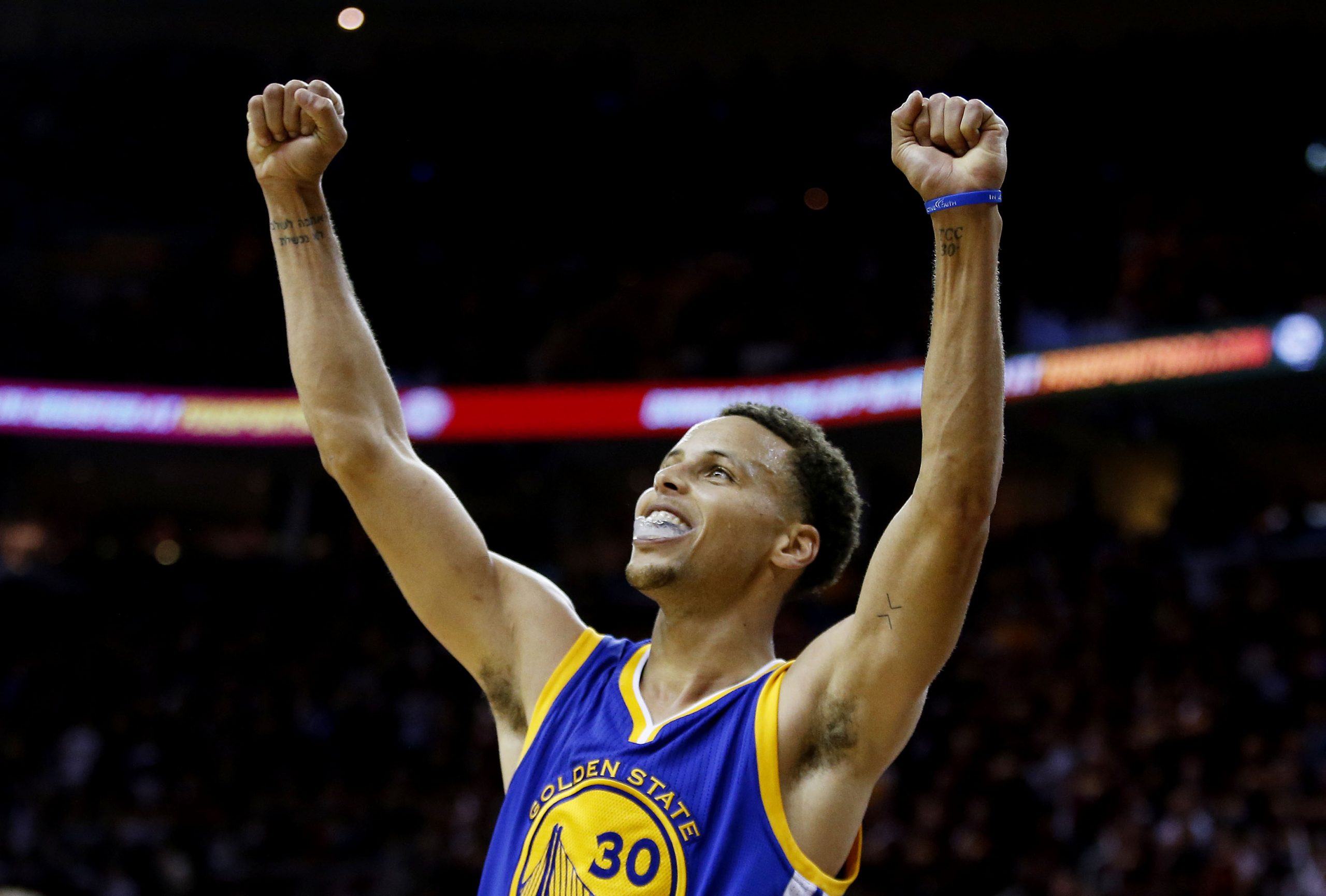 Steph Curry gets a fat extension