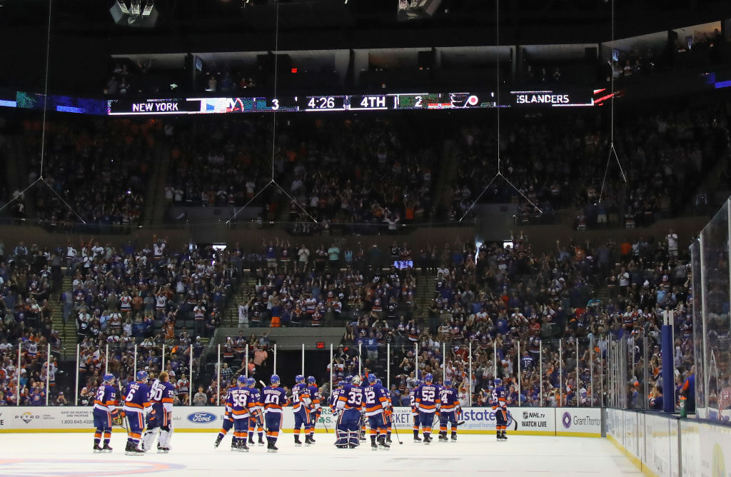 UNIONDALE, NY - SEPTEMBER 17: The New York Islanders leave the ice following a 3-2 victory over the Philadelphia Flyers during a preseason game at the Nassau Veterans Memorial Coliseum on September 17, 2017 in Uniondale, New York. (Photo by Bruce Bennett/Getty Images)