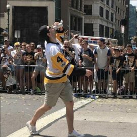 justin-schultz-chugging-a-beer-KhNWjh