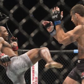 yoel romero kicks luke rockhold