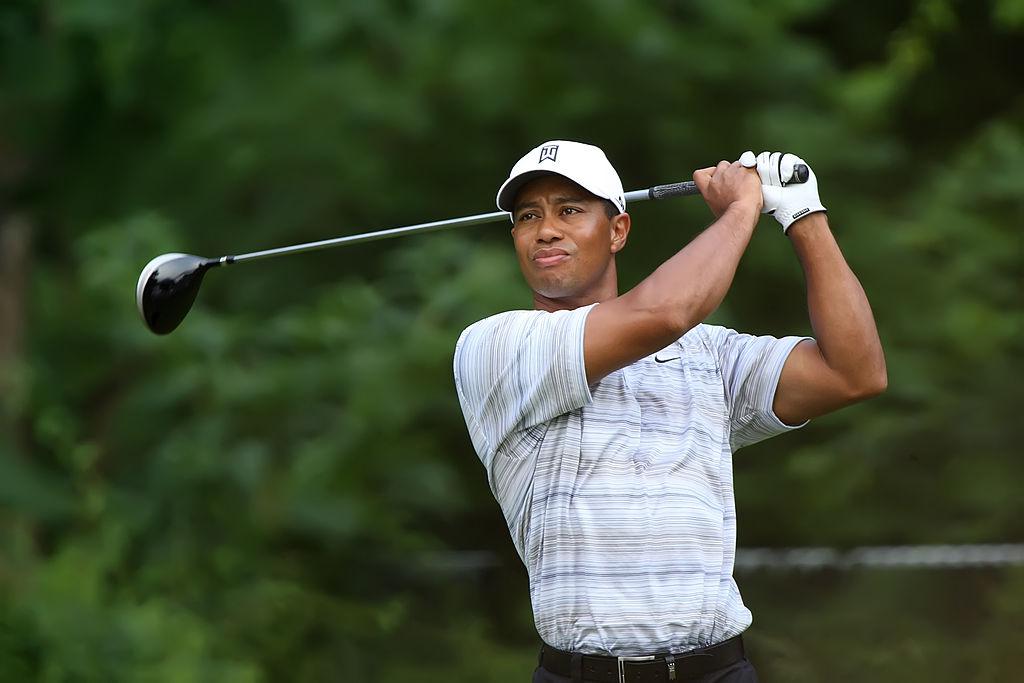 1024px-Tiger_Woods_drives_by_Allison_edit1