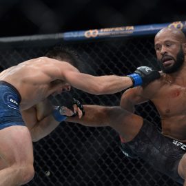 demetrious johnson kicks henry cejduo