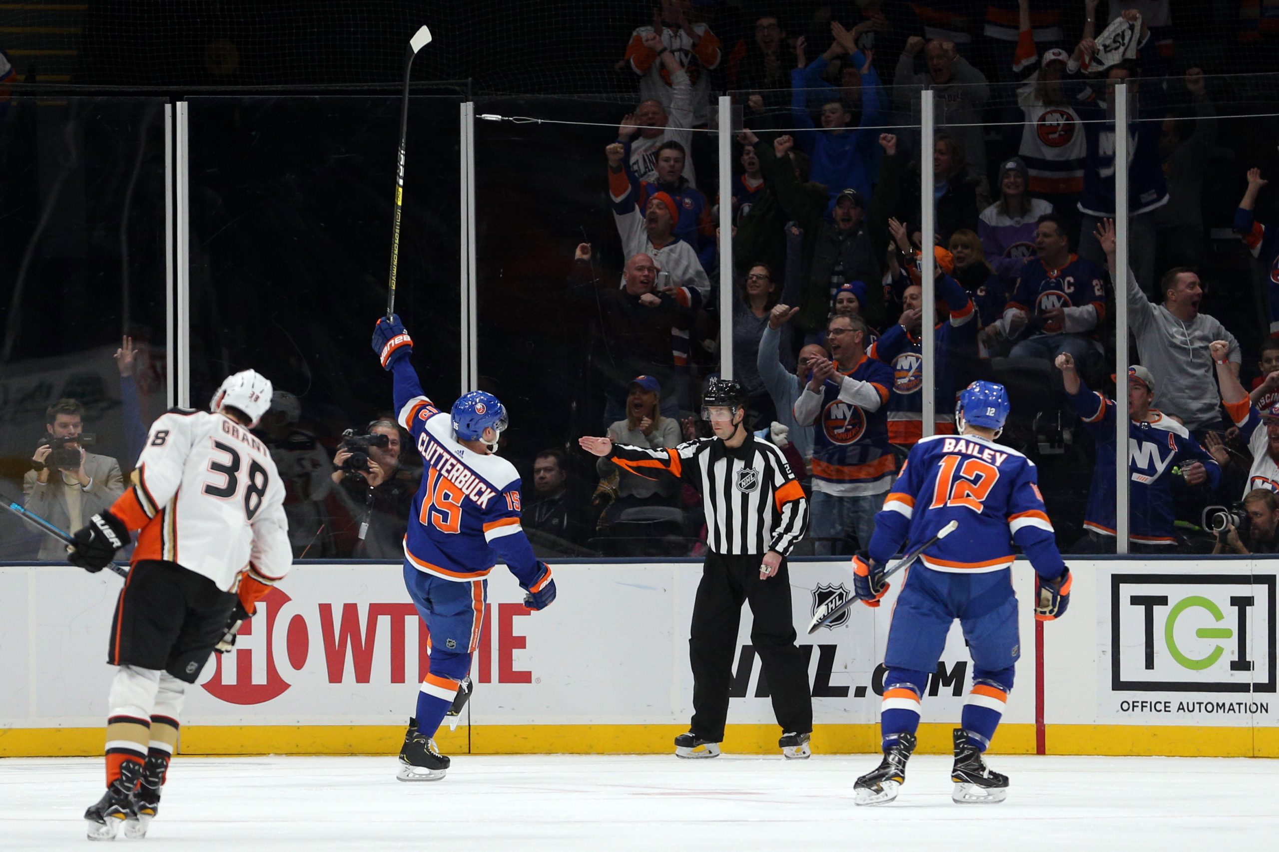 Jan 20, 2019; Uniondale, NY, USA; New York Islanders right wing Cal Clutterbuck (15) celebrates one of his two first period goals against the Anaheim Ducks during the first period at Nassau Veterans Memorial Coliseum. Mandatory Credit: Brad Penner-USA TODAY Sports