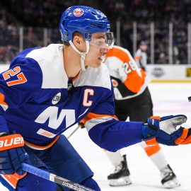 Mar 3, 2019; Uniondale, NY, USA; New York Islanders left wing Anders Lee (27) catches a puck out of the air against the Philadelphia Flyers during the second period at Nassau Veterans Memorial Coliseum. Mandatory Credit: Dennis Schneidler-USA TODAY Sports