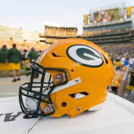 NFL: Tennessee Titans at Green Bay Packers