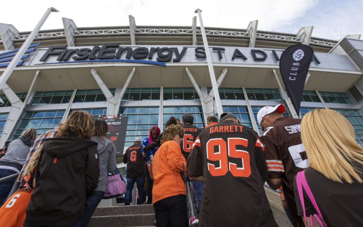 NFL: Tennessee Titans at Cleveland Browns