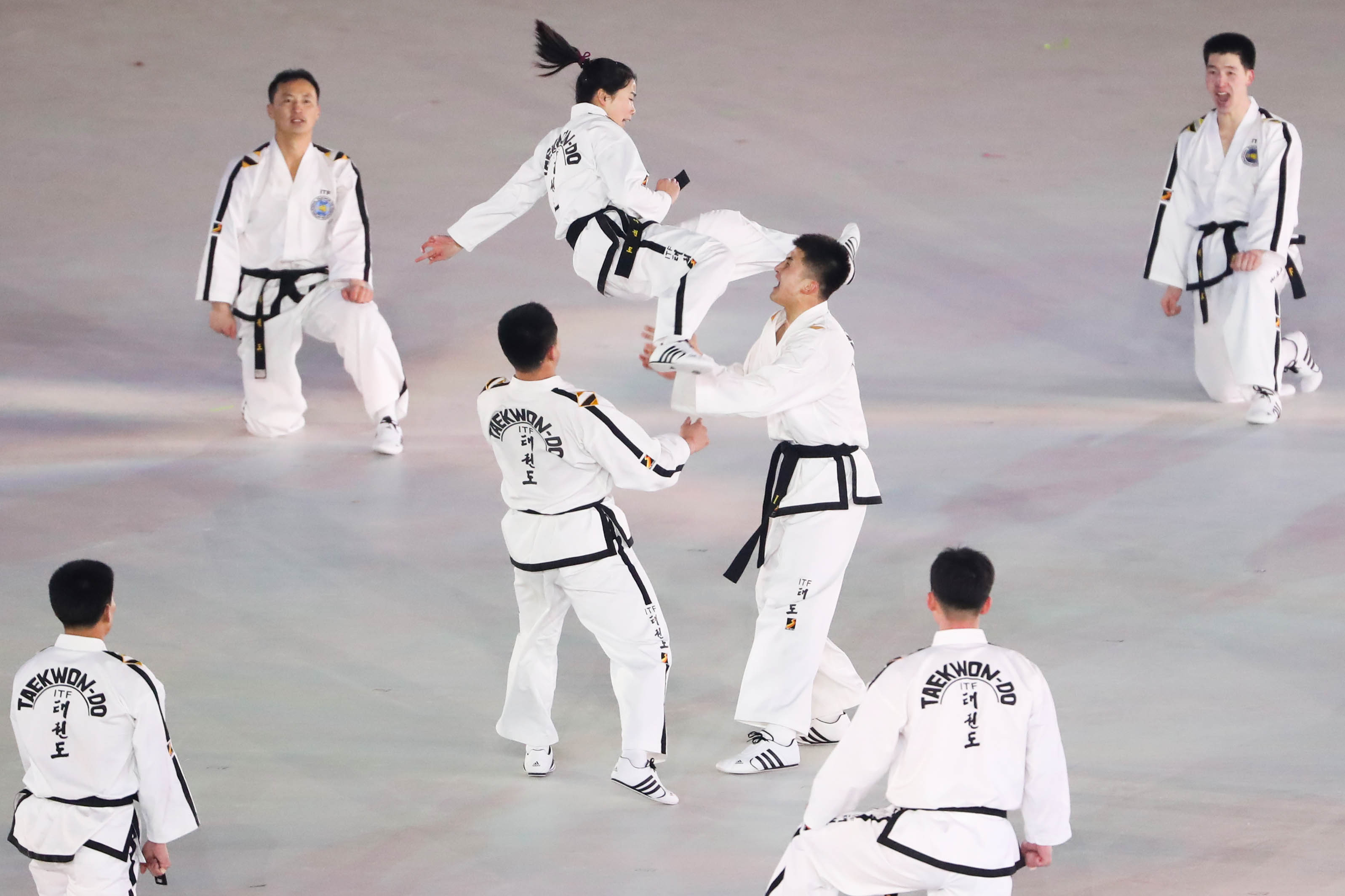 Тхэквондо на английском. Республика Корея тхэквондо. Тхэквондисты Южная Корея. Тхэквондо Южный. Taekwondo South Korea.