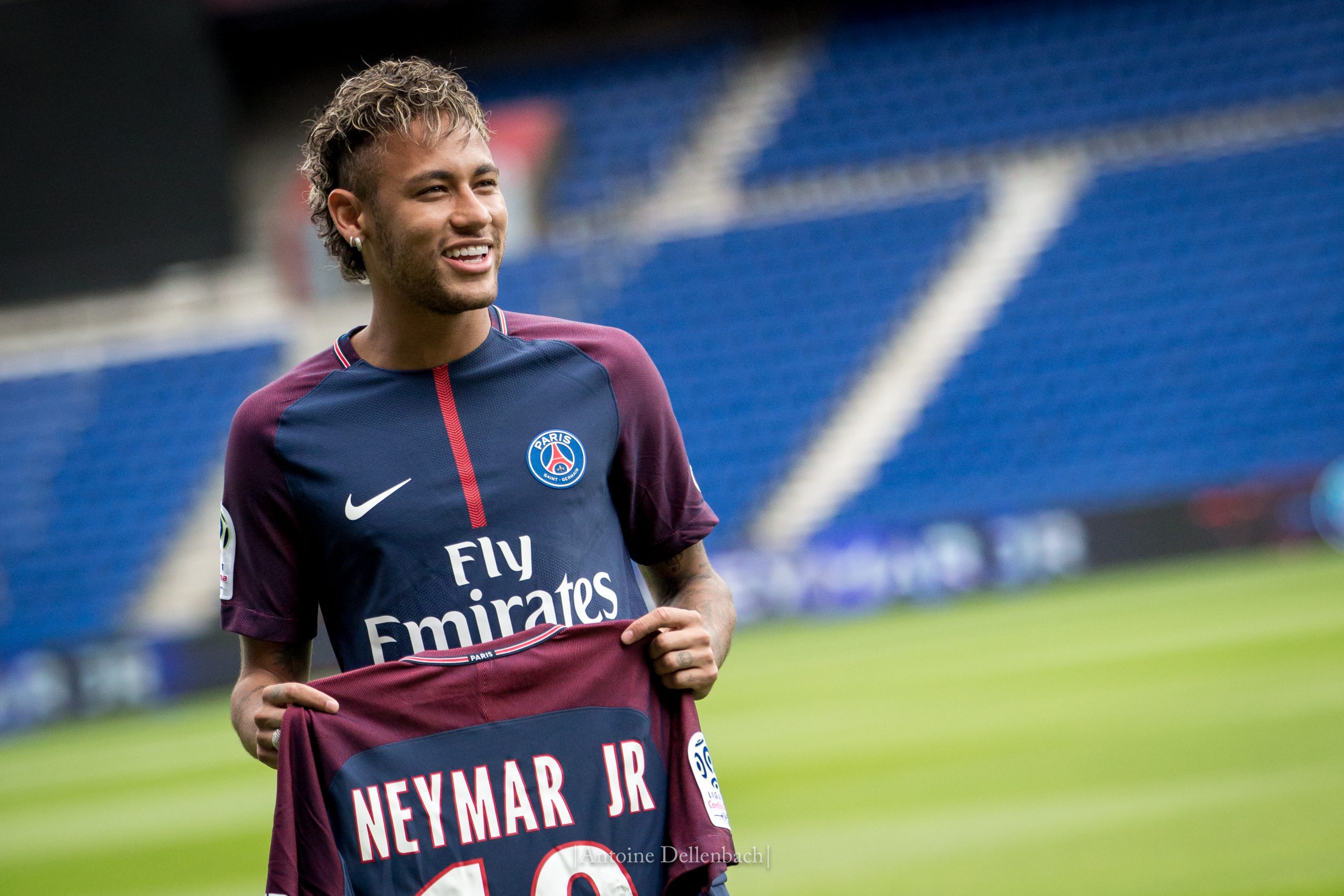 Neymar_Jr_presentation_-_Press_conference_for_PSG_001