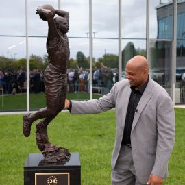 NBA: Philadelphia 76ers-Barkley Statue