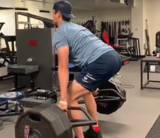 Shohei Ohtani deadlifts unbelievable amount of weight, proving
