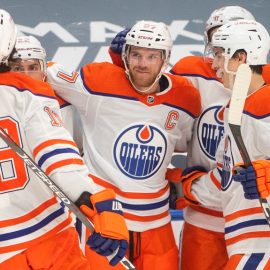 Oilers beat Leafs 1 30 21