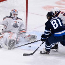 Oilers lose to Jets