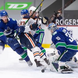 Oilers lose to Canucks