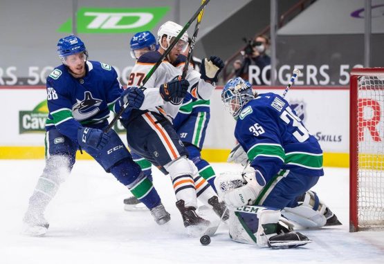 Oilers lose to Canucks